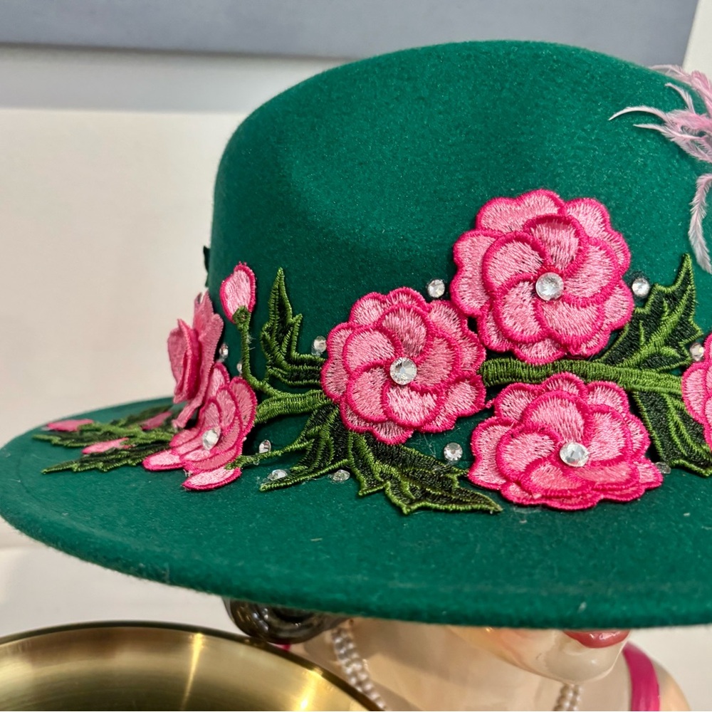 Elegant Green Floral Hat with Pink Accents - Picture 7 of 7